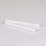 Deux bâtonnets cylindriques en mousse blanche