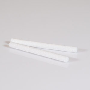 Deux bâtonnets cylindriques en mousse blanche