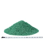 Tas de granulés verts avec règle graduée