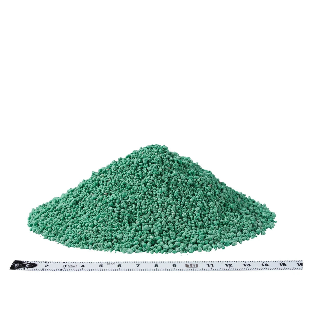 Tas de granulés verts avec règle graduée